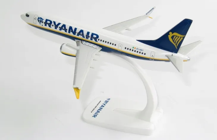 model-samolotu-boeing-737max8-ryanair-1-200-ei-hgt-stan-nowy