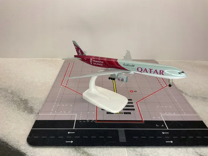 model-samolotu-boeing-b777-qatar-1-400-stan-nowy