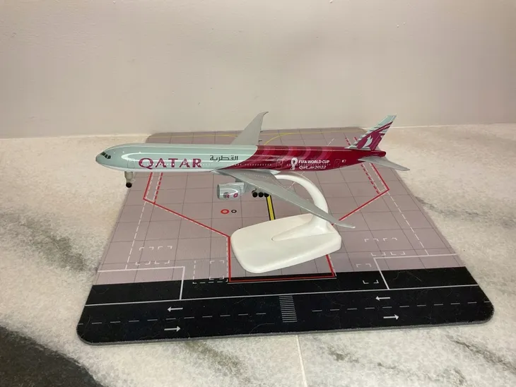 model-samolotu-boeing-b777-qatar-1-400-stan-nowy