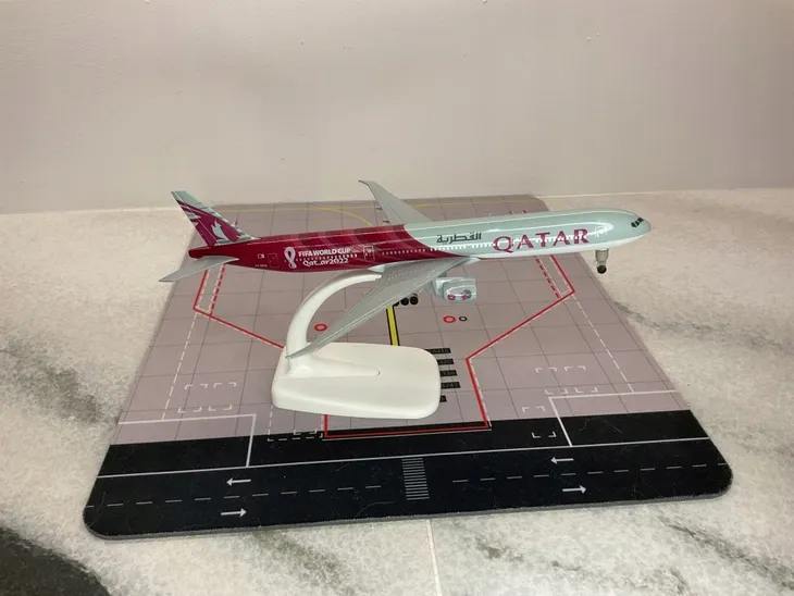 model-samolotu-boeing-b777-qatar-1-400-stan-nowy