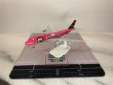 model-samolotu-boeing-b747-jal-50th-1-300-stan-nowy