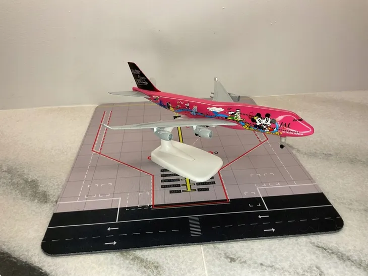 model-samolotu-boeing-b747-jal-50th-1-300-stan-nowy