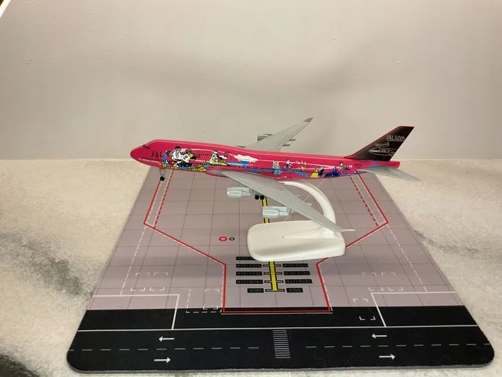 model-samolotu-boeing-b747-jal-50th-1-300-stan-nowy