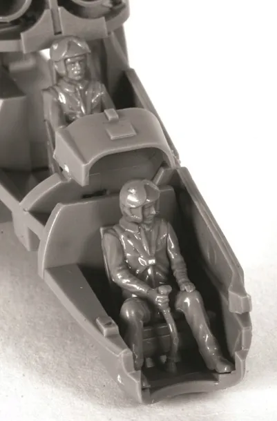 1-72-soviet-attack-helicopter-mil-mi-24-v-vp-hind-marka-zvezda