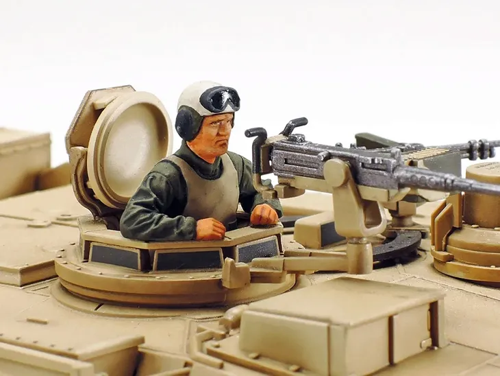 czolg-m1a2-abrams-model-32592-tamiya-okres-po-ii-wojnie-swiatowej-stan-nowy