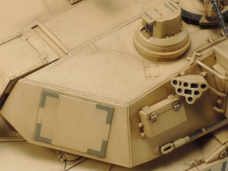 czolg-m1a2-abrams-model-32592-tamiya-stan-nowy-okres-po-ii-wojnie-swiatowej