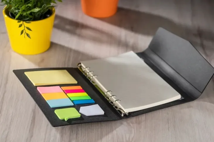 organizer-a5-notes-kolorowe-karteczki-kieszen-glebokosc-produktu-2-cm