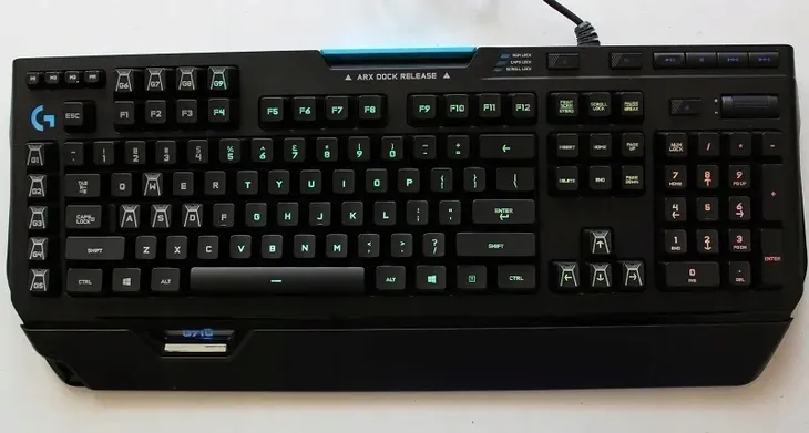 logitech-g910-orion-spectrum-rgb-konstrukcja-podswietlenie-programowalne-klawisze