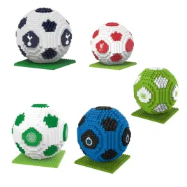 pilka-klubowa-z-klockow