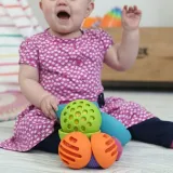 kula-oombeeball-fat-brain-toys