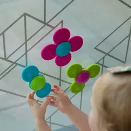 wirujace-przyssawki-whirly-squigz-fat-brain-toys