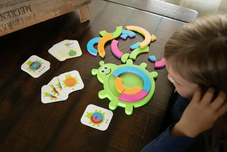 lamiglowka-zuczek-bugzzle-fat-brain-toys