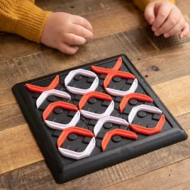 zmien-kolko-na-krzyzyk-gra-strategiczna-fat-brain-toys