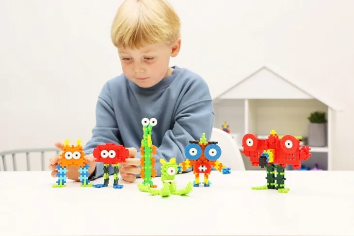 plus-plus-mini-mix-240-szt-stworki-i-potworki-learn-to-build