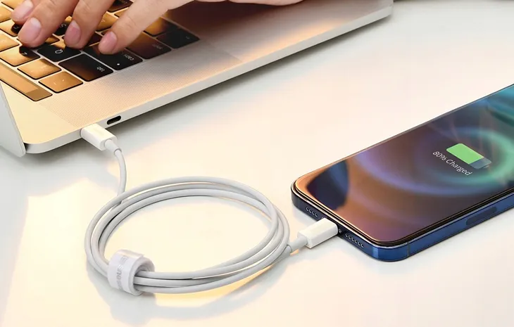 kabel-usb-lightning-do-iphone-6-7-8-x-2-4a-baseus-stan-nowy-kod-producenta-calys-c01