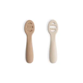 pierwsze-lyzeczki-dla-niemowlat-2-pack-natural-shifiting-sand-mushie