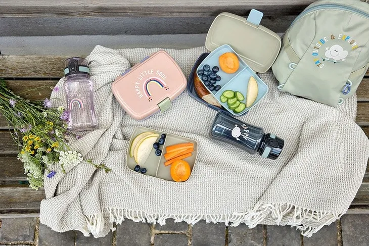 lunchbox-z-wkladka-tiny-outdoor-rainbow-lassig