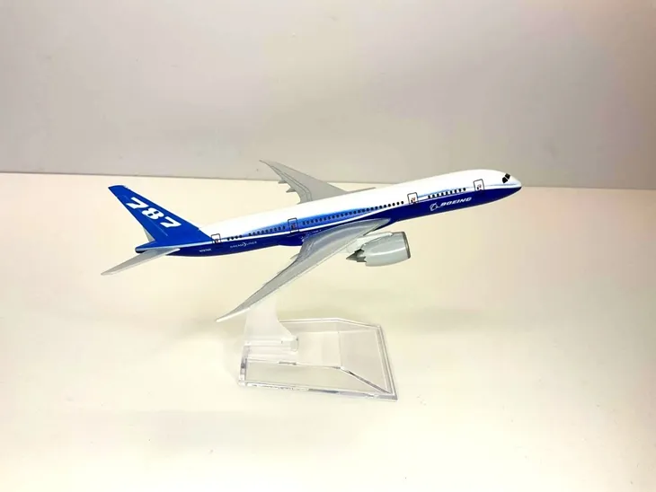 model-samolotu-boeing-b787-dremliner-stan-nowy