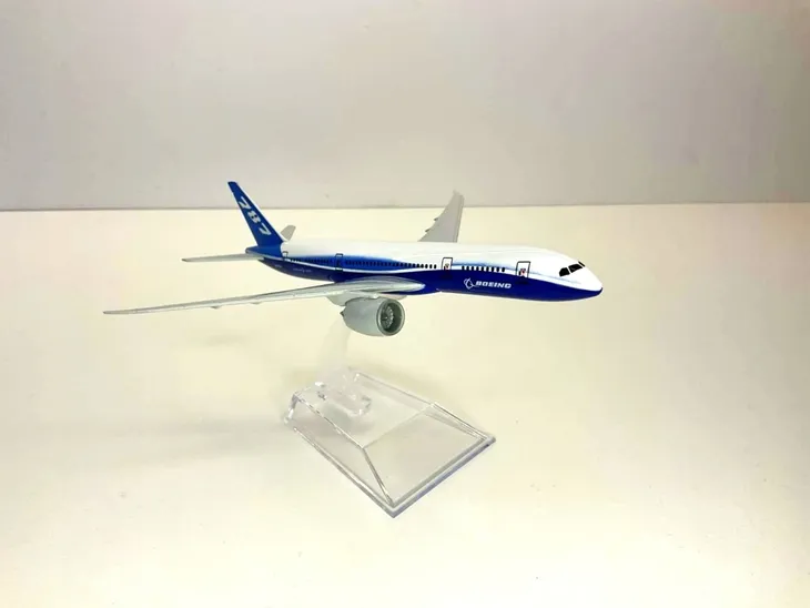 model-samolotu-boeing-b787-dremliner-stan-nowy