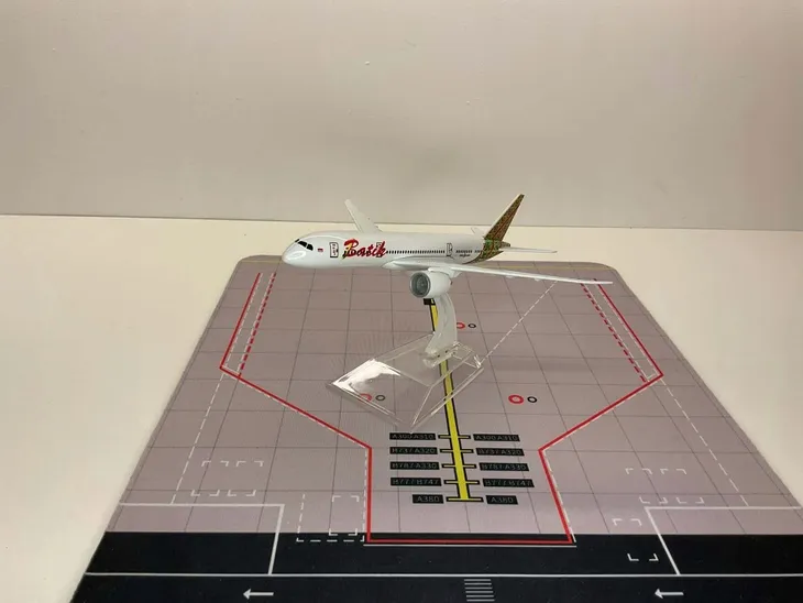 model-samolotu-boeing-b787-batik-dreamliner-stan-nowy