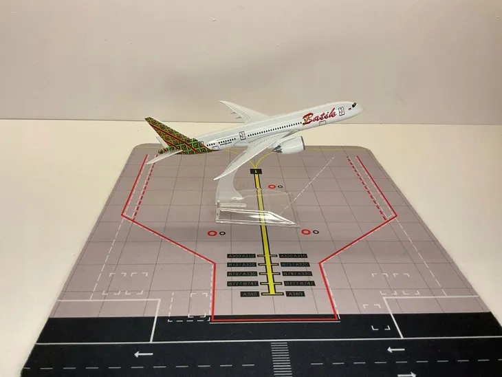 model-samolotu-boeing-b787-batik-dreamliner-stan-nowy