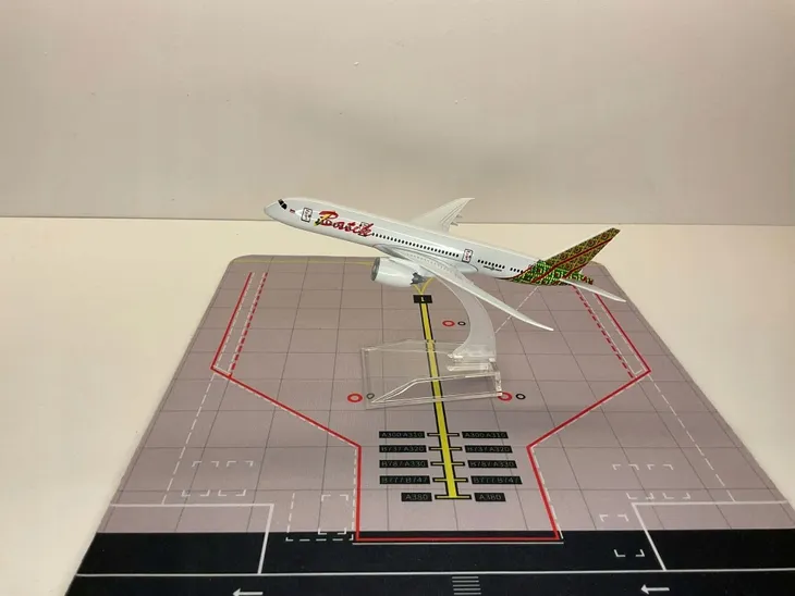 model-samolotu-boeing-b787-batik-dreamliner-stan-nowy