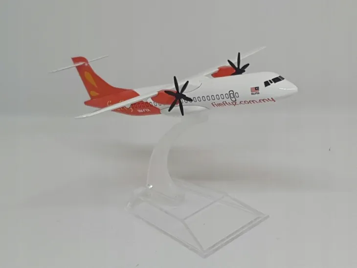model-samolotu-atr-72-firefly-stan-nowy