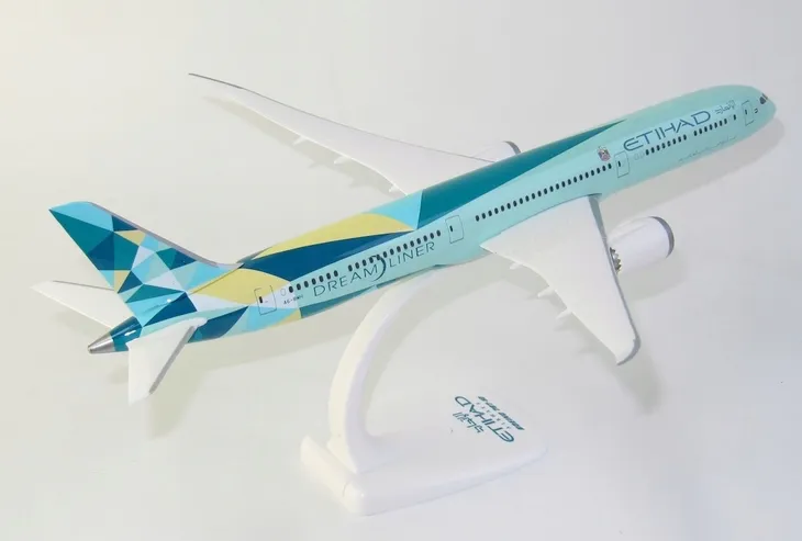 model-samolotu-boeing-b787-10-etihad-1-200-stan-nowy