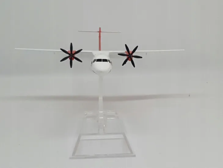 model-samolotu-atr-72-firefly-stan-nowy