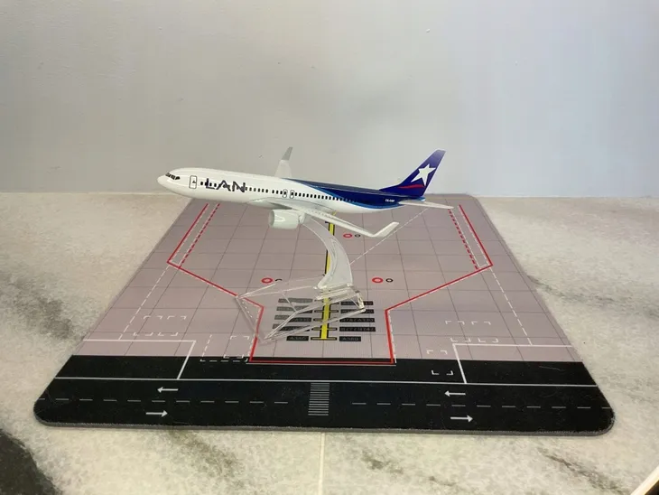 model-samolotu-boeing-b737-lan-stan-nowy