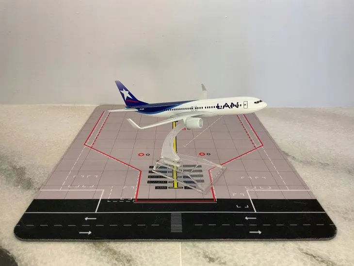 model-samolotu-boeing-b737-lan-stan-nowy