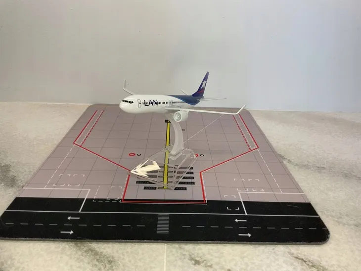 model-samolotu-boeing-b737-lan-stan-nowy
