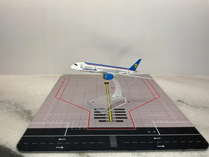model-samolotu-boeing-b787-uzbekistan-dreamliner-stan-nowy