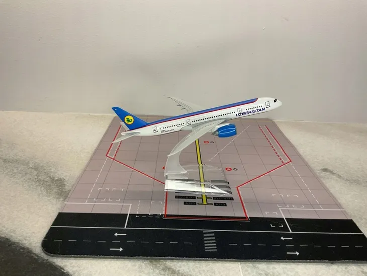 model-samolotu-boeing-b787-uzbekistan-dreamliner-stan-nowy