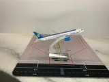 model-samolotu-boeing-b787-uzbekistan-dreamliner-stan-nowy