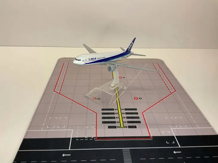 model-samolotu-boeing-b777-ana-stan-nowy