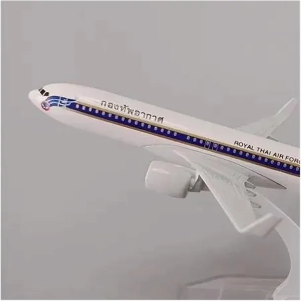 model-samolotu-boeing-b737-royal-thai-air-force-stan-nowy