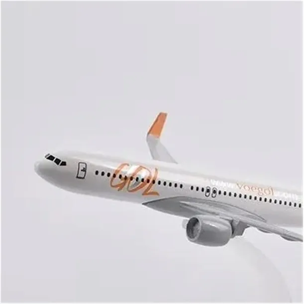 model-samolotu-boeing-b737-voegol-stan-nowy