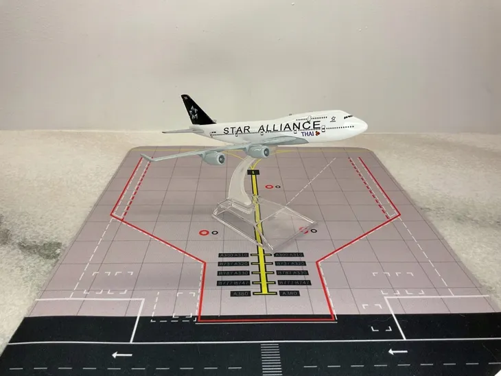 model-samolotu-boeing-b747-thai-star-alliance-stan-nowy