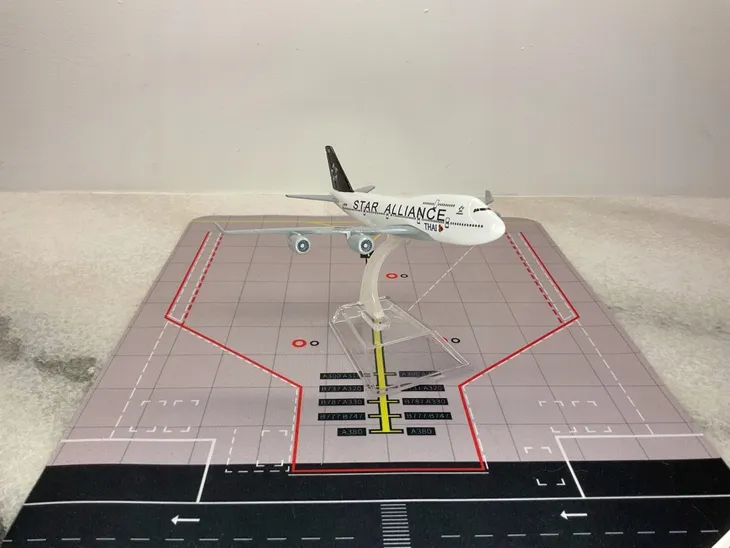 model-samolotu-boeing-b747-thai-star-alliance-stan-nowy