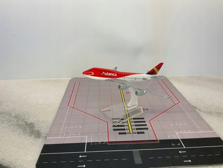 model-samolotu-boeing-b747-avianca-stan-nowy