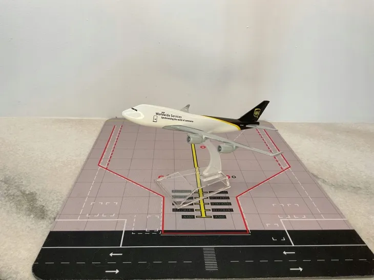 model-samolotu-boeing-b747-ups-stan-nowy