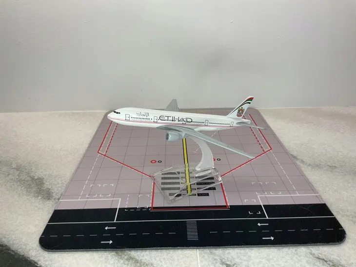 model-samolotu-boeing-b777-etihad-stan-nowy