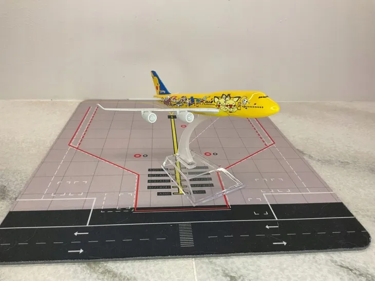 model-samolotu-boeing-b747-ana-pokemon-stan-nowy