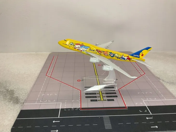 model-samolotu-boeing-b747-ana-pokemon-stan-nowy