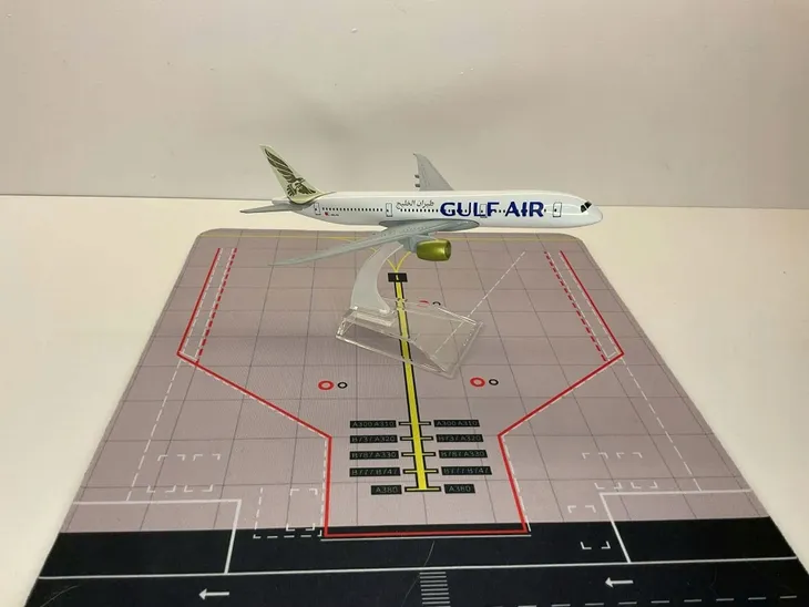 model-samolotu-boeing-b787-gulf-air-stan-nowy