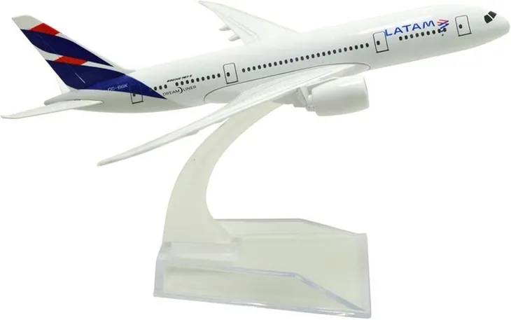 model-samolotu-boeing-b787-latam-stan-nowy