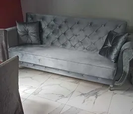sofa-pikowana-z-bokami-kanapa-tapczan-dospania-rozkladana-uszak-krysztalami