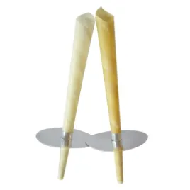 swiece-konchy-do-swiecowania-uszu-para-podstawka