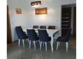 prostokatny-stol-alan-z-krzeslami-tapicerowanymi-massimo